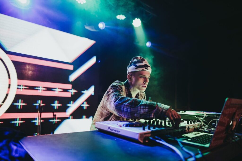 Les talents techno espagnols à suivre en 2026 : Makina, Bumpin et Poky en lumière